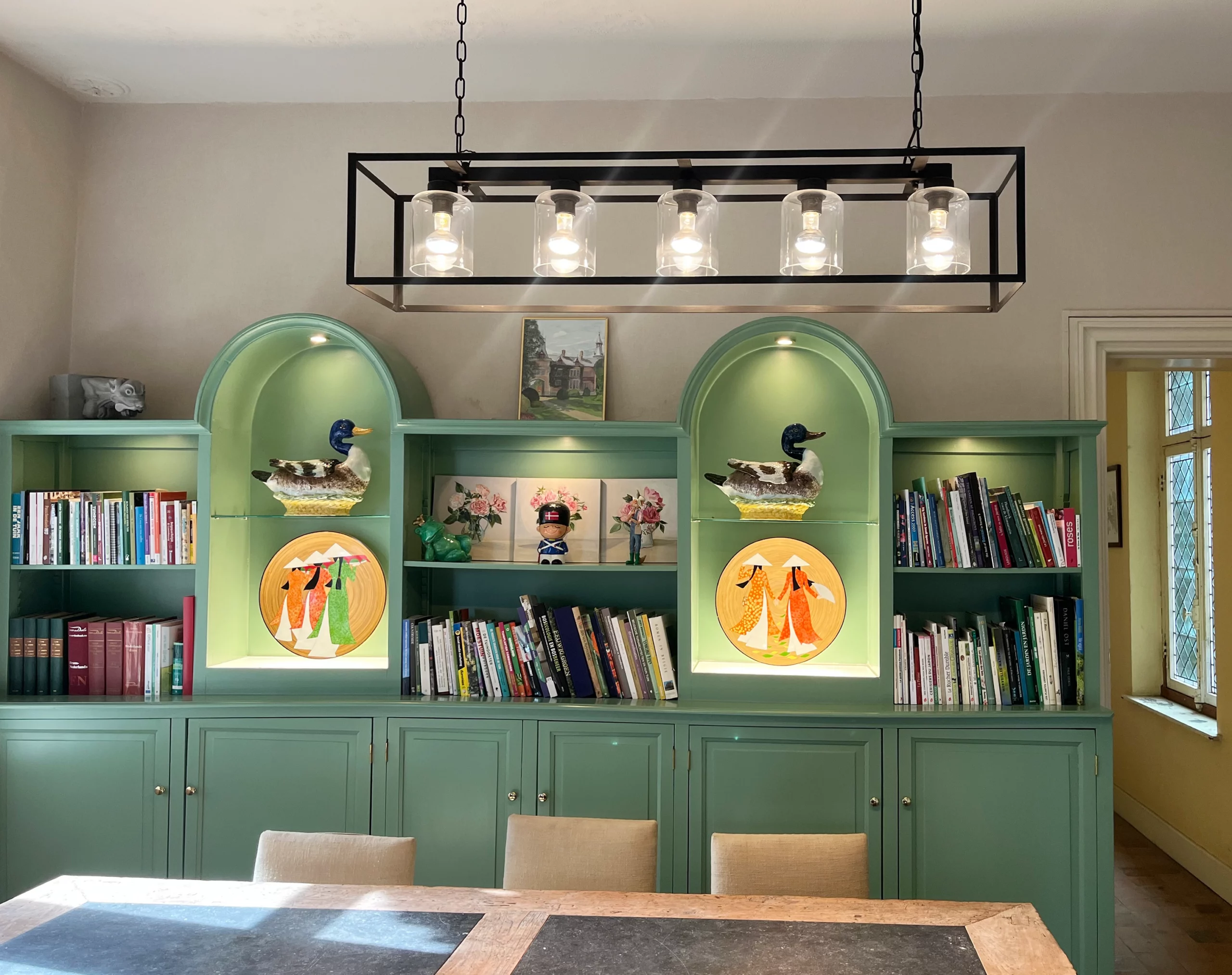 Suspension lumineuse et bibliothèque rénovée, Château de Beervelde